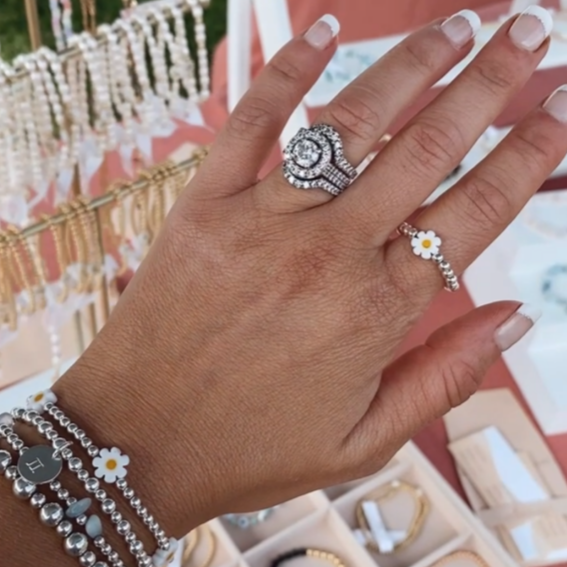 Load image into Gallery viewer, Daisy Ring